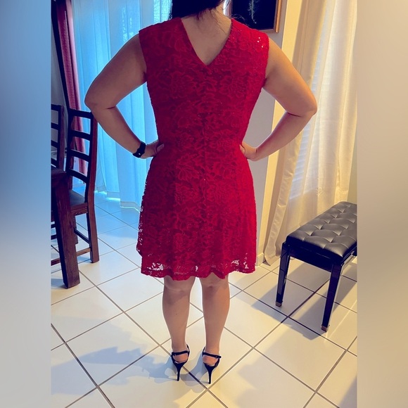 Gorgeous sequined red dress size 8P. - Picture 3 of 14
